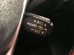 【レーダークルーズコントロール】高速道路での長距離走行が楽に！！自動で速度を保つクルーズコントロールが、衝突軽減システムと連携し、前方の車両を感知して車間を保つように速度調節してくれます！！