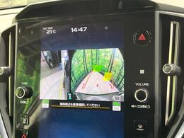 【バックカメラ】駐車時に後方がリアルタイム映像で確認できます。大型商業施設や立体駐車場での駐車時や、夜間のバック時に大活躍！運転スキルに関わらず、今や必須となった装備のひとつです！