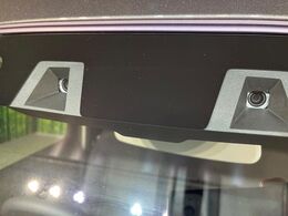 【スズキ　セーフティサポート】走行中に前方の車両等を認識し、衝突しそうな時は警報とブレーキで衝突回避と被害軽減をアシスト。より安全にドライブをお楽しみいただけます。