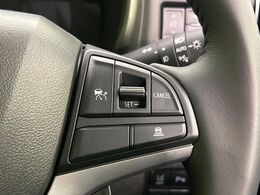 【アダプティブクルーズコントロール】高速道路での長距離走行が楽に！！自動で速度を保つクルーズコントロールが、衝突軽減システムと連携し、前方の車両を感知して車間を保つように速度調節してくれます！！