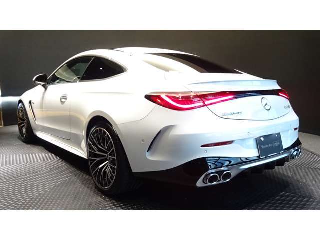 メルセデスの認定中古車「サーティファイドカー」では、専用のコールセンターにオペレータが24時間365日待機。
