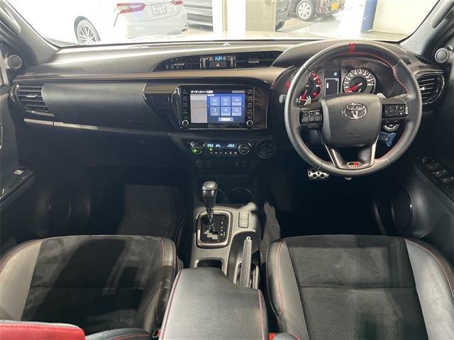 1年無料保証付・禁煙車・純正トノカバー・純正デカール・純正8インチメモリーナビ・Bluetooth・AppleCarPlay・AndroidAuto・USB・Miracast・パノラミックビューモニター・トヨタセーフティセンス 　　　　　　　　→