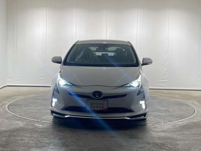明るいLEDライトで、暗い夜道の運転も快適に。