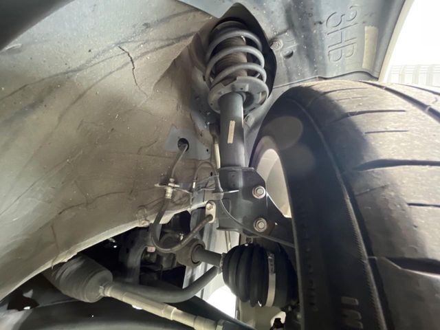 お車を安心してお乗りいただく為には、足回りの定期点検が欠かせません。サービスサポート（有償保証）では無料点検もご提供しており、安心のカーライフをお過ごしいただけるサポート体制が整っています。