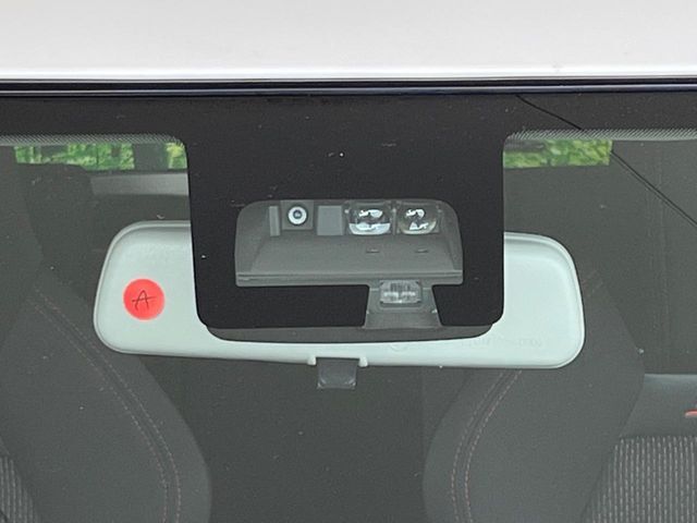 【スズキ　セーフティサポート】走行中に前方の車両等を認識し、衝突しそうな時は警報とブレーキで衝突回避と被害軽減をアシスト。より安全にドライブをお楽しみいただけます。