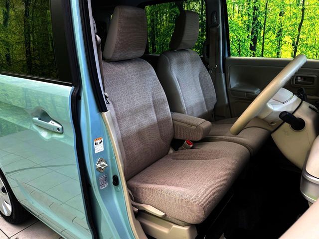 運転席シート廻りは使用感も少なく、良好な状態となっています。丁寧に使われていたことがよくわかりますね。