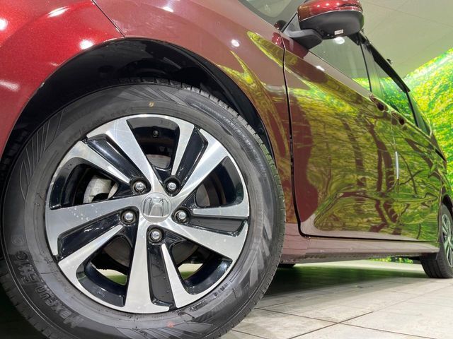 【純正15インチアルミホイール】外観にマッチした純正アルミホイールを装着しております。各種社外アルミホイールや、スタッドレスタイヤも取扱いしております。是非ご相談ください♪