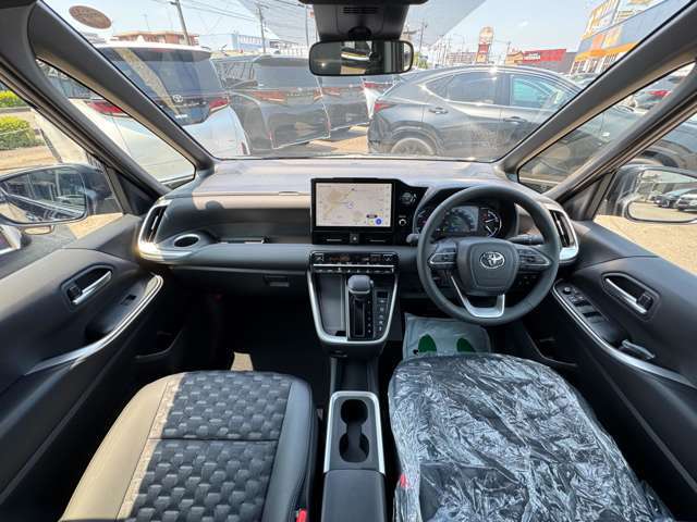 【運転席・助手席ベンチレーション】シートヒーター・シートクーラーが装備されております！夏場、冬場でも快適にお乗りいただけます！夏場、レザーシートが高温になりますので、装備されていると、嬉しい装備ですね