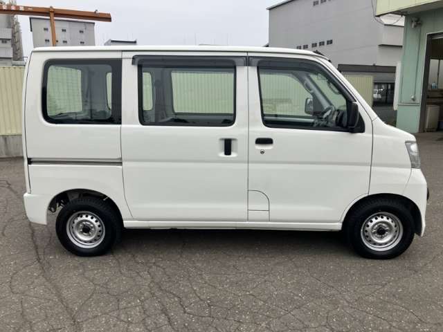 当店の営業時間は、【9：15～17：40】までとなっております。当店定休日は月曜日でございます。他にも休日がございますので当社ホームページにてご確認ください！※17:40より留守番電話へ切り替わります。