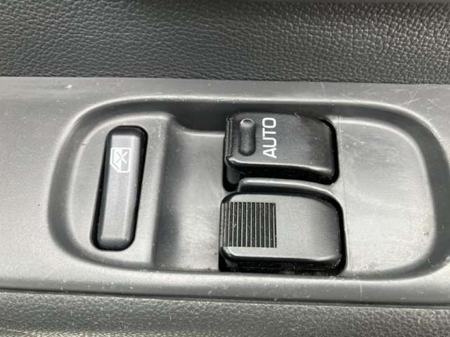 前席左右パワーウインドです！