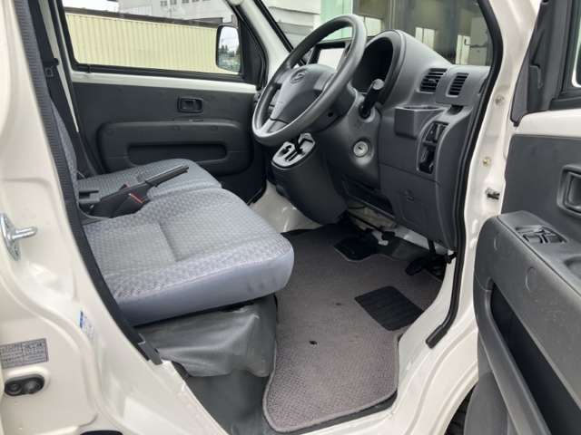 ドア開口部が広くシート座面も高く乗り降りが大変ラクです！