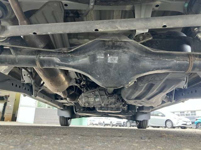 下回りの状態です。錆が少ない車です。