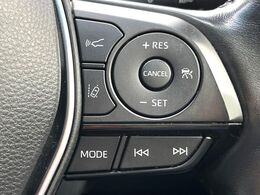 【レーダークルーズコントロール】高速道路での長距離走行が楽に！！自動で速度を保つクルーズコントロールが、衝突軽減システムと連携し、前方の車両を感知して車間を保つように速度調節してくれます！！