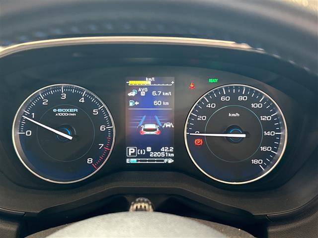 【　スピードメーター　】メーターまわりも鮮やかに照らし出され、デザイン、安全性ともにバッチリですね♪