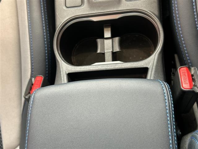 【ドリンクホルダー】長時間のドライブを快適に過ごすために、必須の車内アイテムですね。