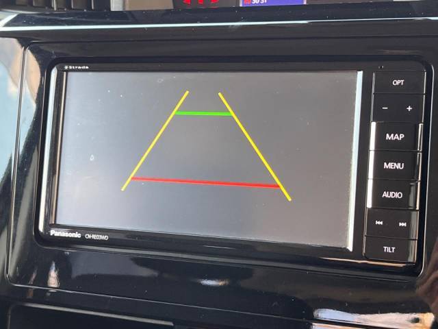 【バックカメラ】駐車時に後方がリアルタイム映像で確認できます。大型商業施設や立体駐車場での駐車時や、夜間のバック時に大活躍！運転スキルに関わらず、今や必須となった装備のひとつです！