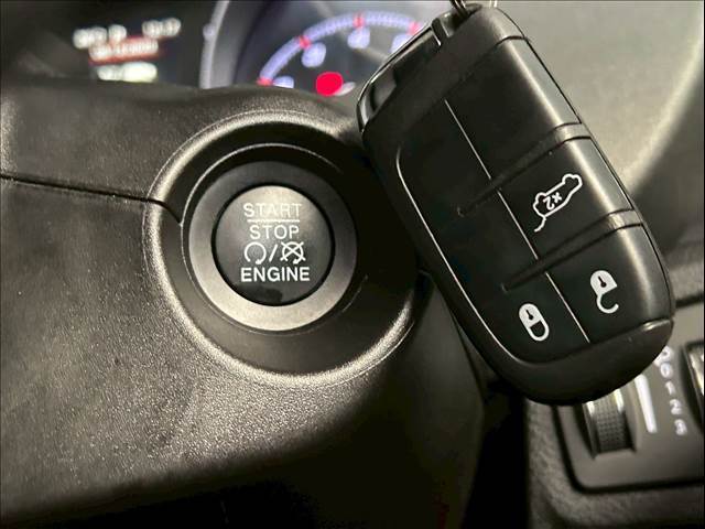 車内へのアクセス楽々、今や必須アイテムの「スマートキー」には、キー複製防止「イモビライザー」まで備わっております。