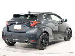 後部にはプライバシーガラスを装備しております。