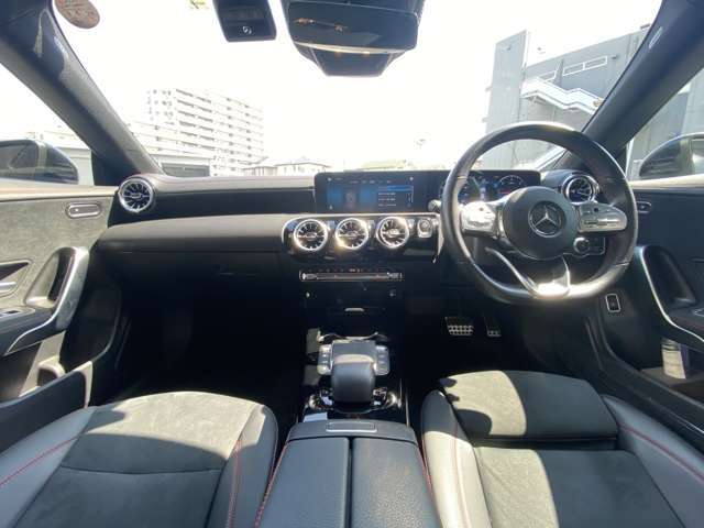LIBERALAは、輸入車選びの新たなスタイルを提案するインポート・セレクト・ブランドです。オーナー様となる方がクルマから直接感じる感性を第一にした、適切な一台との出会いをコーディネートいたします。