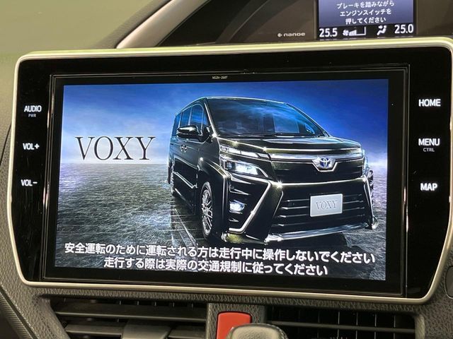 【純正10.5型ナビ】人気の純正ナビを装備。オーディオ機能も充実しており、Bluetooth接続すればお持ちのスマホやMP3プレイヤーの音楽を再生可能！毎日の運転がさらに楽しくなります！！