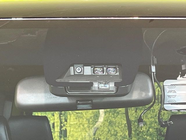 【トヨタセーフティセンス】走行中に前方の車両等を認識し、衝突しそうな時は警報とブレーキで衝突回避と被害軽減をアシスト。より安全にドライブをお楽しみいただけます。