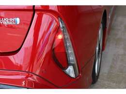 メーカーオプションの寒冷地仕様（ウインドシールドデアイサー・LEDリヤフォグランプなど）が装備されておりますので寒い時期にはありがたいですね！