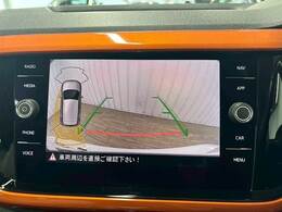 【カラーバックモニター】を装備しております。リアの映像がカラーで映し出されますので日々の駐車も安心安全です。