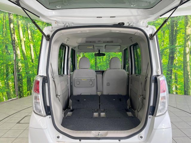 後席を格納すると、これだけの広さが！シーンに合わせたシートアレンジで、大きな荷物も積むことが出来ます♪