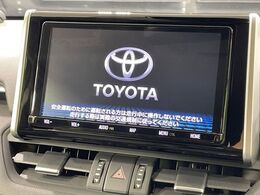 【純正9型ナビ】人気の純正ナビを装備しております。ナビの使いやすさはもちろん、オーディオ機能も充実！キャンプや旅行はもちろん、通勤や買い物など普段のドライブも楽しくなるはず♪
