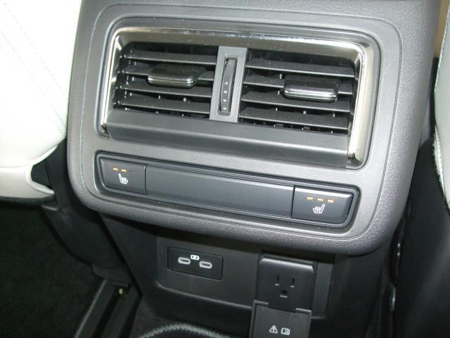 リアシートヒーター、後席用USB Type-C充電端子を装備