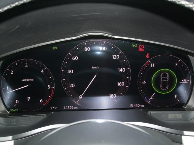 様々な情報を瞬時に切り替えて表示が可能なTFTカラーディスプレイを採用したメーターパネル。