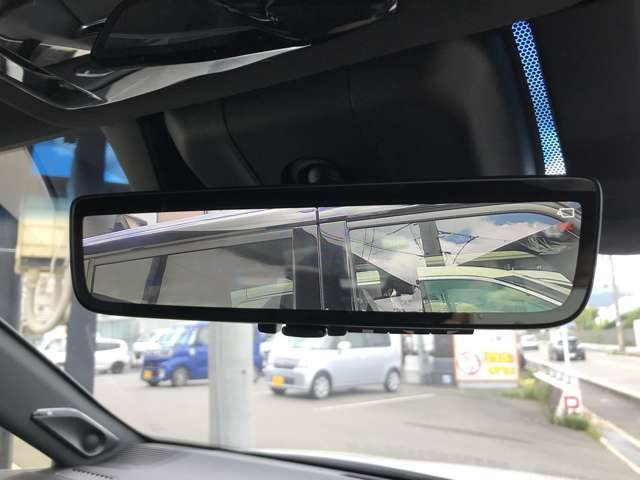 こちらのお車にはデジタルインナーミラーが装備されています！！