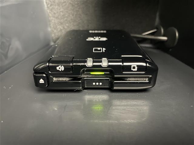 ◆【ETC】有料道路を利用する際に料金所で停止することなく通過できる、ETC車載器（ノンストップ自動料金収受システム機器）が装備されています。セットアップを行うことで利用可能になります。