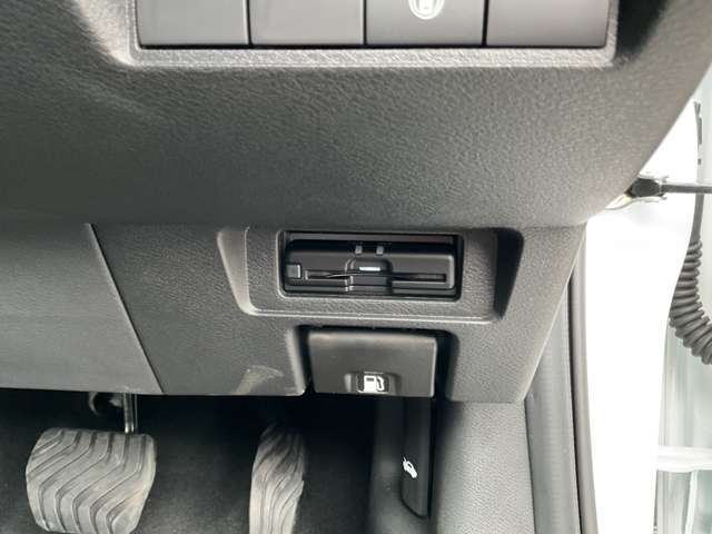 ナビ連動ビルトインETC2.0車載器付きです。納車の当日からご利用いただけます。◎掲載後すぐに販売が決まってしまう場合もございますのでご来店前にお電話でご予約を頂ければ幸いです。
