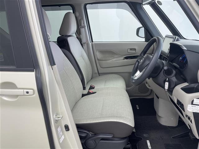 【運転席】座り心地が良いシートなので長時間の運転でも快適にお過ごしいただけます。新品のフロアマットのご注文も可能です。掲載箇所以外にご希望の写真がございましたらお気軽にお問い合わせ下さい。
