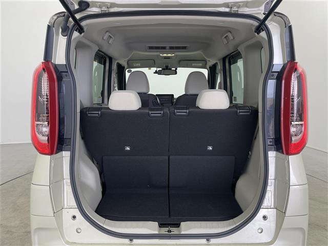 【トランク】積み込みやすくて、たっぷり積める荷室です。シートアレンジできるものは、乗車人数と荷物の量や大きさによってシートを動かすことができるので、より快適なドライブが可能です！