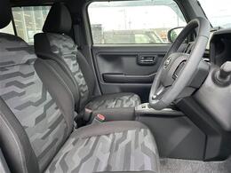 【運転席】座り心地が良いシートなので長時間の運転でも快適にお過ごしいただけます。新品のフロアマットのご注文も可能です。掲載箇所以外にご希望の写真がございましたらお気軽にお問い合わせ下さい。