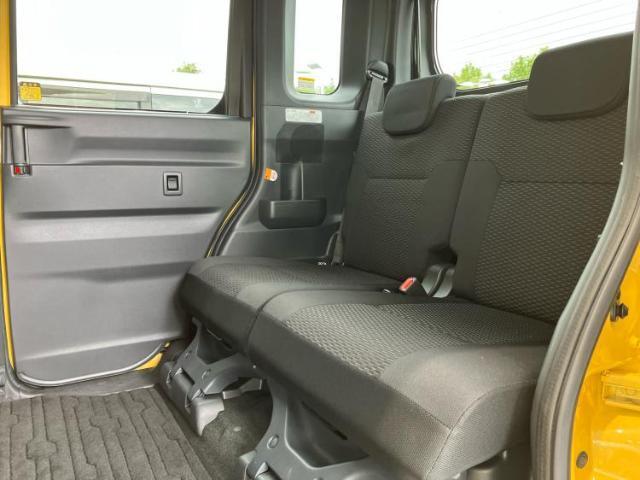 WECARSでは各商談席に大型モニターをご用意しております！見やすい大画面でゆったりと全国の在庫をご覧いただけます！是非ご来店お待ちしております！