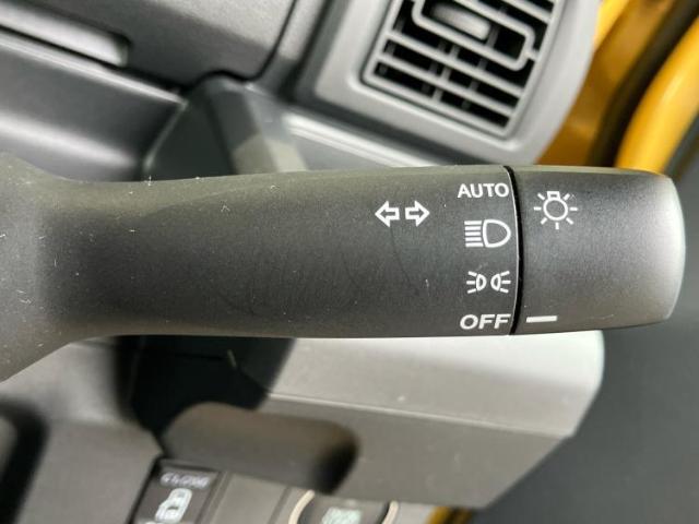 WECARSの展示場では実際に見て、触ってお車をお選びいただけます！知識の豊富な営業スタッフが様々なカーライフをご提案いたします！