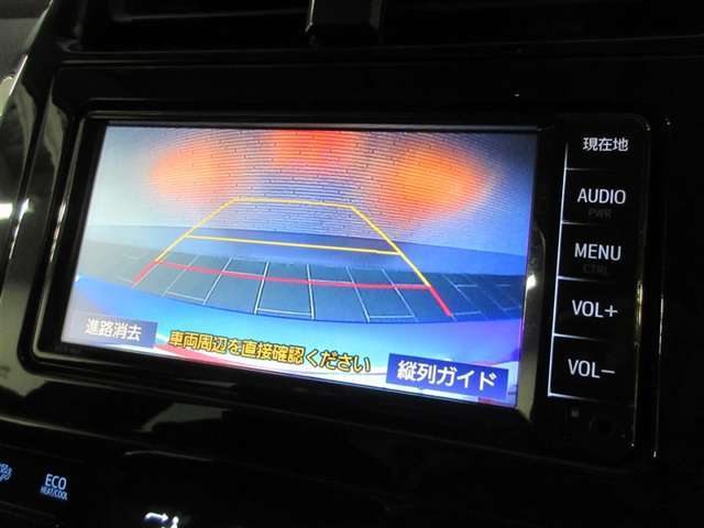 バックモニターで、駐車時に見えにくい後方をしっかり確認できます。