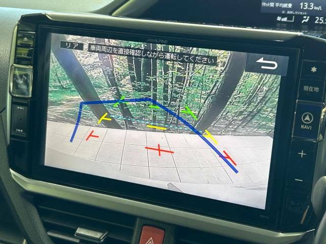 【バックカメラ】駐車時に後方がリアルタイム映像で確認できます。大型商業施設や立体駐車場での駐車時や、夜間のバック時に大活躍！運転スキルに関わらず、今や必須となった装備のひとつです！