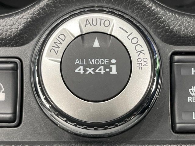 【オールモード4×4】2WD/4WDモードを手軽に切り替え可能。燃費重視の2WD、スタック時に役立つLOCK、AUTOモードでは4WDの配分を自動で調整し、路面状況を問わず安定した走りをサポート。