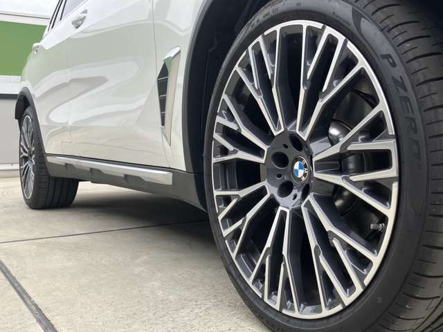 BMW純正アルミホイールです。納車時にはアルミホイールコーティングも承っております！是非ご検討下さいませ。