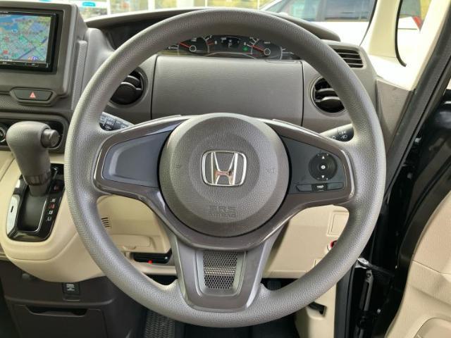 WECARSの展示場では実際に見て、触ってお車をお選びいただけます！知識の豊富な営業スタッフが様々なカーライフをご提案いたします！