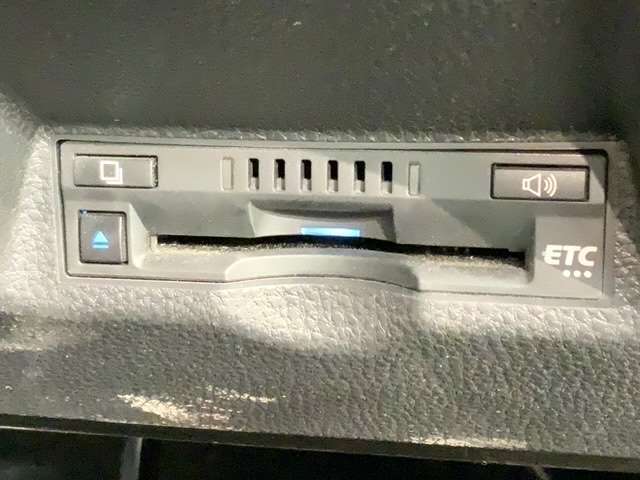 いまや快適なカーライフに欠かせないETCが付いています。