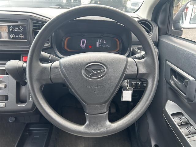 ハンドルの状態が悪いと運転に集中できませんよね。こちらの車、お気軽にお問い合わせください。