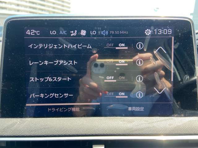 LIBERALAでは多種多様の車種をご用意させていただいております。お客様がご納得いくまで、そのお車の持つ特性を五感すべてで感じ取っていただける場をご提供します。