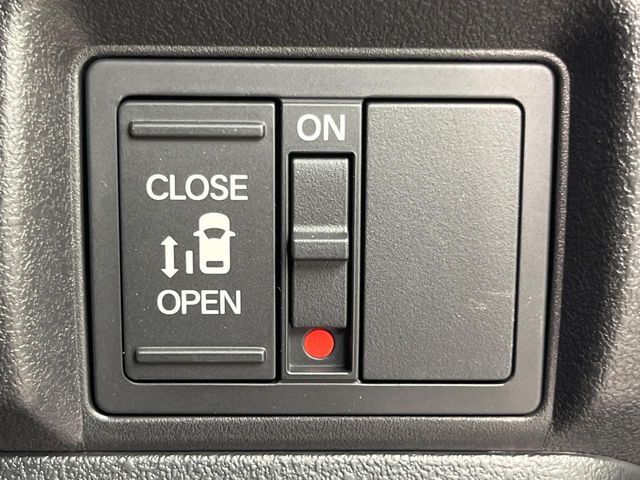 【パワースライドドア】スマートキーや運転席のスイッチでスライドドアの開閉が可能♪電動だから力を入れてドアを開ける必要が無く、小さいお子様でも、重い荷物を持っている時もラクに開け閉めできます♪