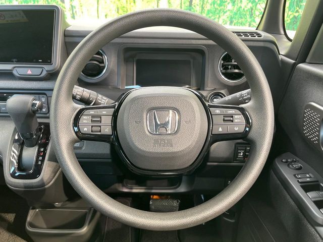【ステアリングスイッチ】運転中、前方から目線をそらすことなく、オーディオ等の操作が可能な便利機能！安心＆快適なドライブを演出してくれます♪