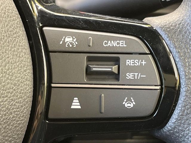 【アダプティブクルーズコントロール】高速道路での長距離走行が楽に！！自動で速度を保つクルーズコントロールが、衝突軽減システムと連携し、前方の車両を感知して車間を保つように速度調節してくれます！！